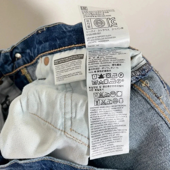 Levi's 502 Regular Taper Jeans - Picture 13 of 15